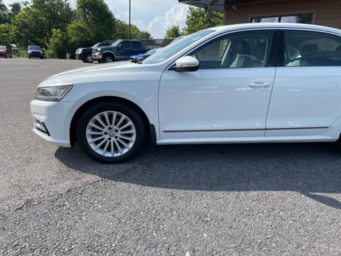 Used 2016 Volkswagen Passat 1.8T SE w/ Lighting Package (P06) image 2