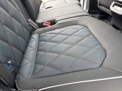 New 2025 Volkswagen Atlas Cross Sport SEL Premium R-Line image 31