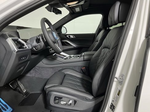 Used 2025 BMW X6 M60i w/ Parking Assistance Package image 11