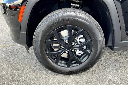 New 2025 Jeep Grand Cherokee L Altitude image 14