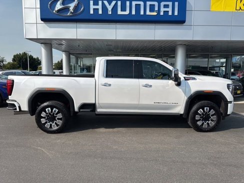Used 2024 GMC Sierra 3500 Denali w/ Denali Reserve Package image 2