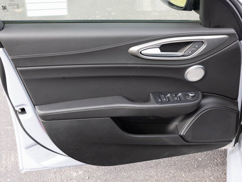 New 2025 Alfa Romeo Giulia AWD image 18