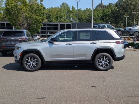 New 2025 Jeep Grand Cherokee Limited w/ Luxury Tech Group II image 8