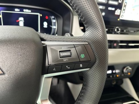 Used 2025 Mitsubishi Outlander SE image 16