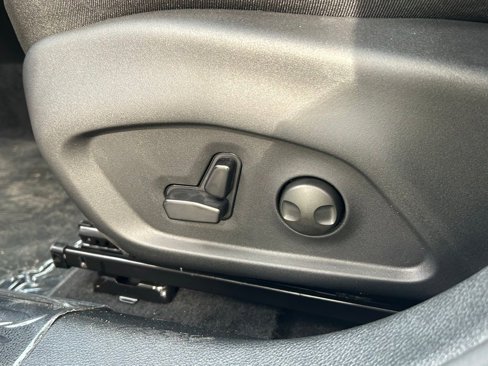 New 2025 Jeep Compass Limited w/ Sun and Sound Group image 17