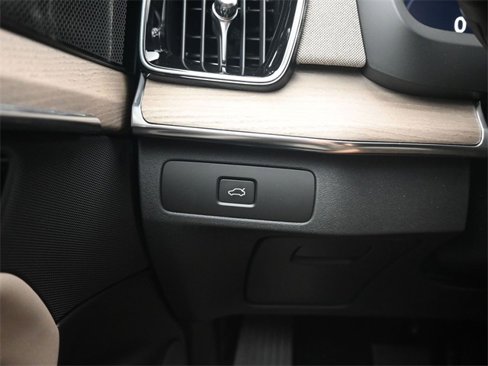 New 2026 Volvo XC90 B6 Plus w/ Protection Package Premier image 29