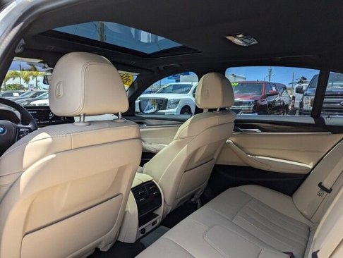 Used 2023 BMW 530e w/ Convenience Package image 14