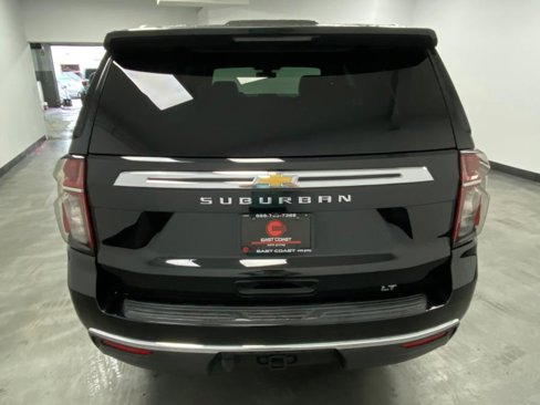 Used 2021 Chevrolet Suburban LT image 5