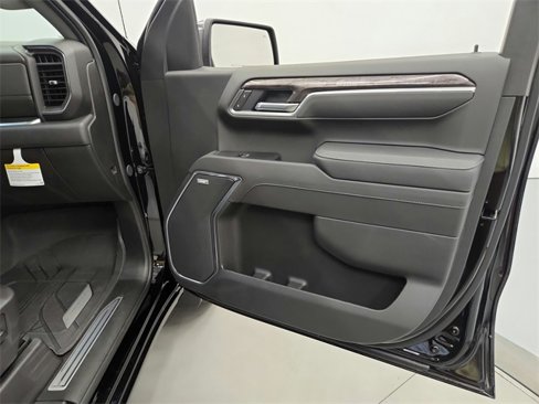 Used 2025 Chevrolet Silverado 1500 LTZ image 34