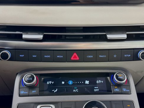 Used 2024 Hyundai Palisade Calligraphy image 16