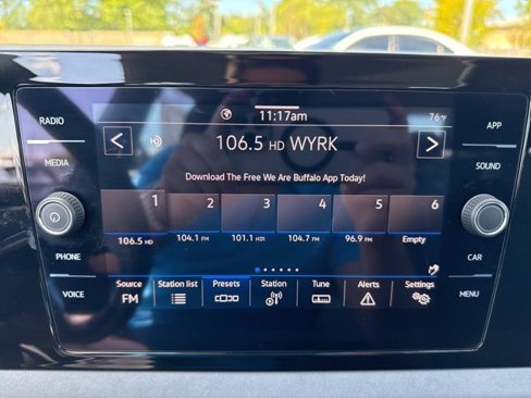 Certified 2025 Volkswagen Jetta SE image 16