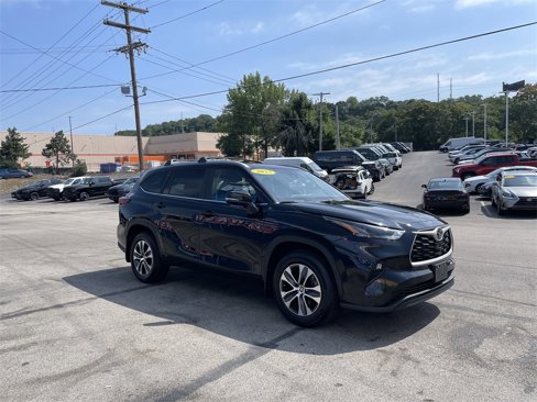 Used 2023 Toyota Highlander XLE image 6
