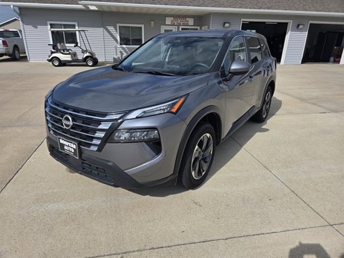 Used 2024 Nissan Rogue SV image 1