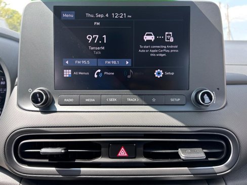 Used 2023 Hyundai Kona SE image 12