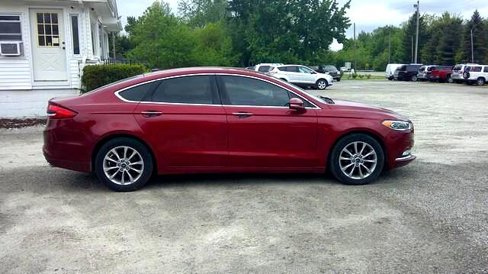 Used 2017 Ford Fusion SE w/ Fusion SE Technology Package image 3