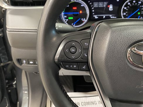 Used 2023 Toyota Venza LE image 19