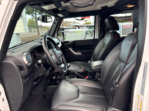 Used 2018 Jeep Wrangler Unlimited Rubicon w/ Connectivity Group image 8