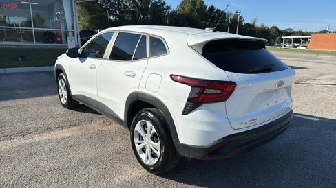 Used 2025 Chevrolet Trax LS image 4