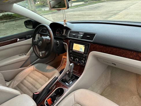 Used 2013 Volkswagen Passat TDI SEL Premium image 21