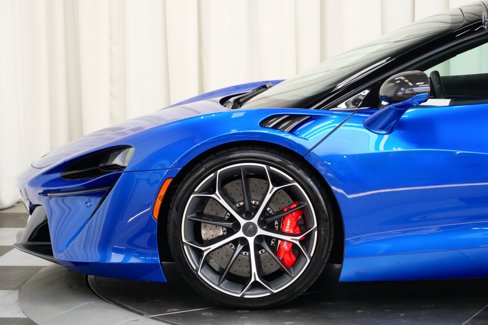 Used 2025 McLaren Artura Spider image 10
