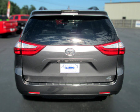 Used 2019 Toyota Sienna LE image 7