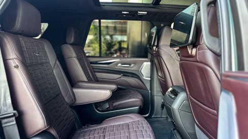 Used 2024 Cadillac Escalade V w/ LPO, ONYX Package image 41