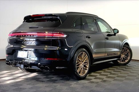 New 2025 Porsche Cayenne GTS image 7