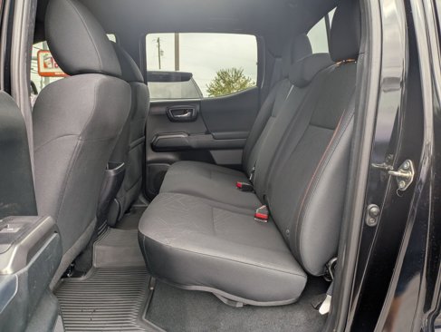 Used 2017 Toyota Tacoma TRD Sport image 9