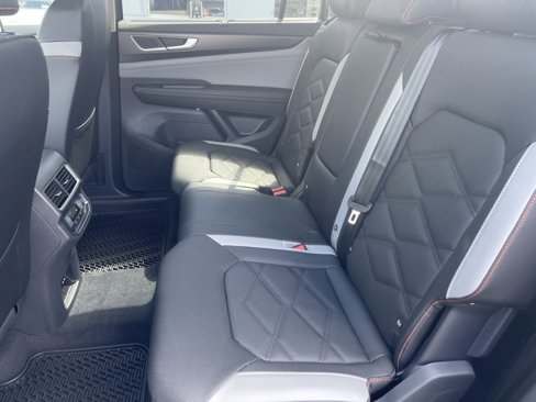New 2025 Volkswagen Atlas Peak Edition SE image 14