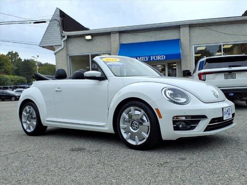 Used 2018 Volkswagen Beetle 2.0T SE image 1