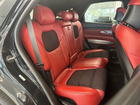 Used 2023 Genesis GV70 2.5T w/ Sport Prestige Package image 24