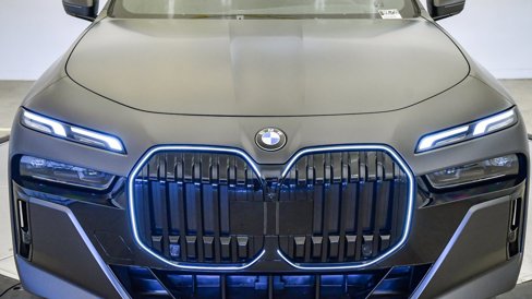 New 2026 BMW 740i w/ Premium Package image 8