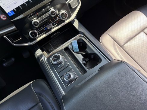 Used 2024 Ford Expedition Max XLT image 33