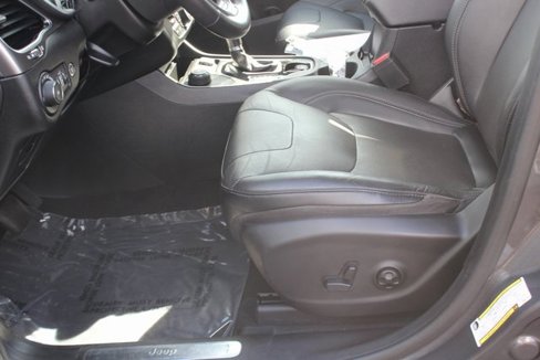 Used 2020 Jeep Cherokee Limited image 19