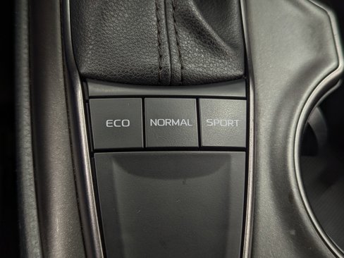 Used 2024 Toyota Camry SE image 25