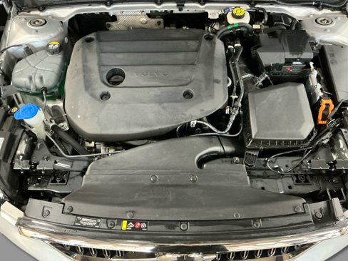 Certified 2023 Volvo XC40 B5 Plus w/ Protection Package Premier image 14