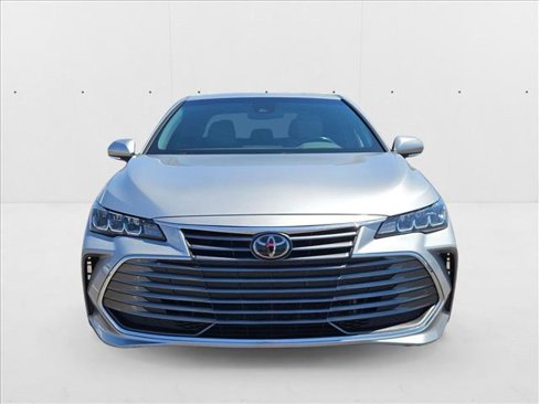 Used 2019 Toyota Avalon XLE image 2