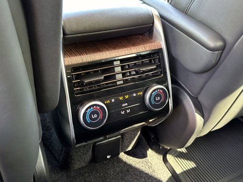 Used 2023 Land Rover Range Rover SE image 15