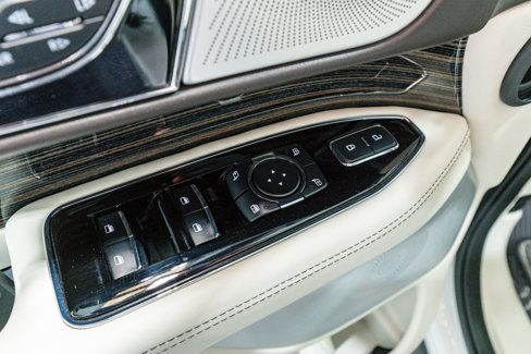 Used 2024 Lincoln Navigator Black Label image 17