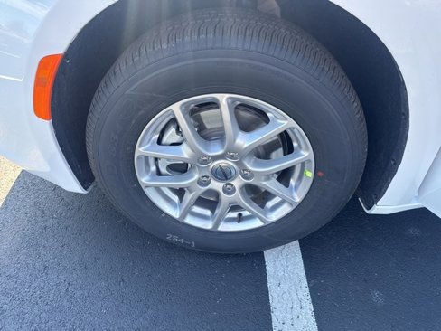 New 2025 Chrysler Voyager LX image 21