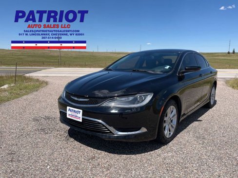 Used 2015 Chrysler 200 Limited w/ Convenience Group image 1