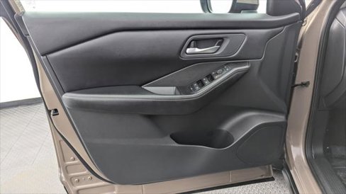 Used 2025 Nissan Rogue SV image 13
