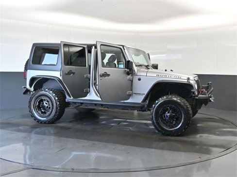 Used 2016 Jeep Wrangler Unlimited Rubicon w/ Connectivity Group image 25
