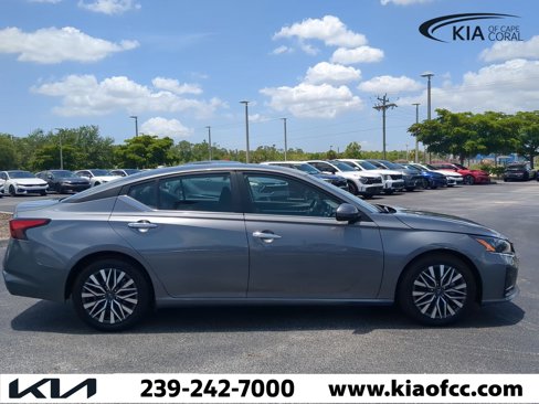 Used 2023 Nissan Altima 2.5 SV image 4