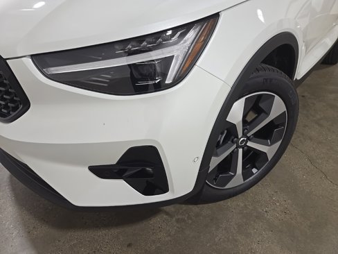 New 2026 Volvo XC40 B5 Plus w/ Protection Package Premier image 11