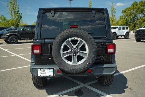 Used 2020 Jeep Wrangler Unlimited Sahara image 7