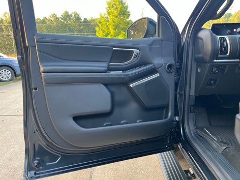 New 2025 Ford Expedition Platinum image 11