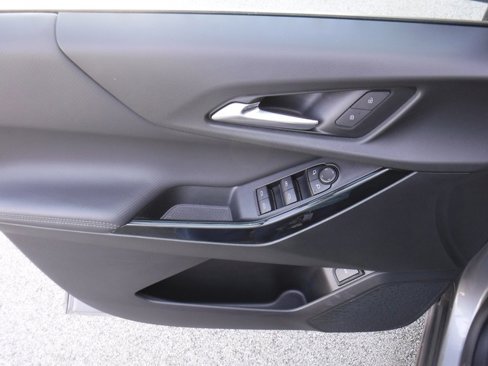 Used 2025 Chevrolet Equinox LT w/ Convenience Package II image 11