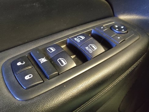 Used 2019 Jeep Grand Cherokee Altitude image 27