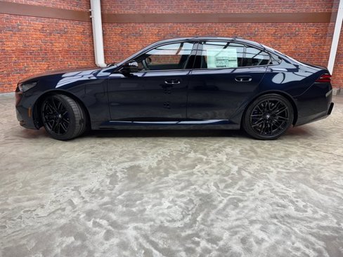 New 2026 BMW M5 image 2
